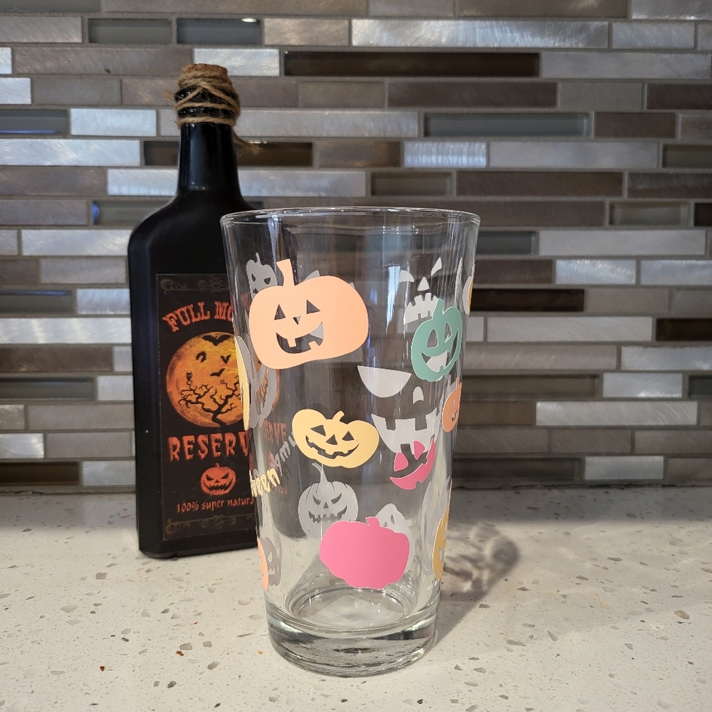 Pumpkin Queen Glow in the Dark Glass - Picture 3 of 4